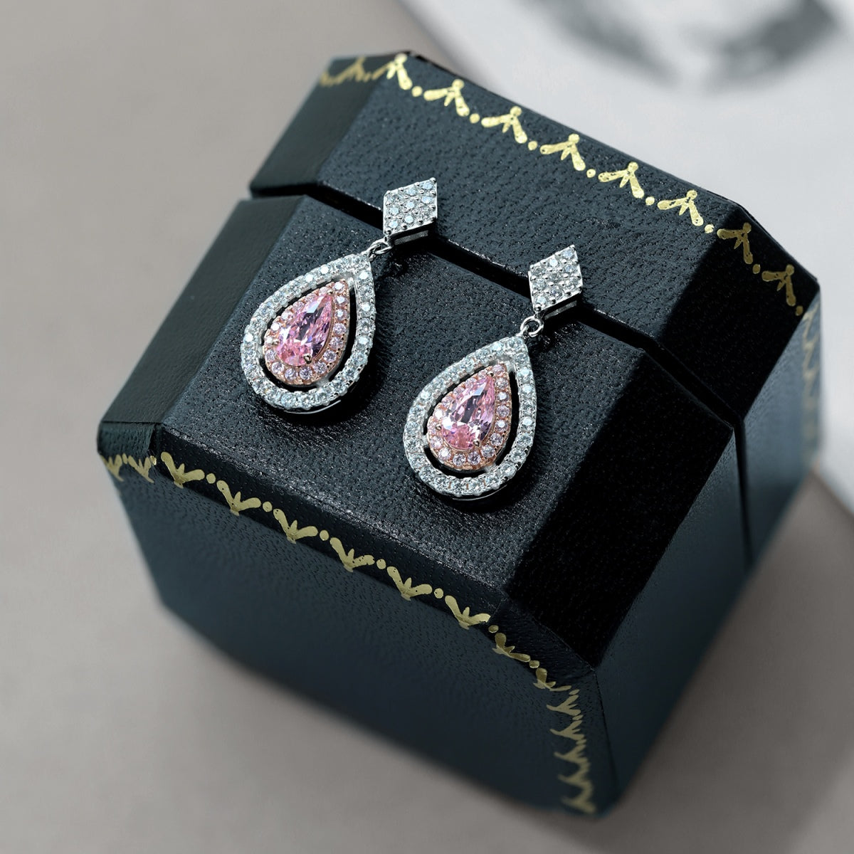 [Vivid Aurora]Ornate Delicate Water Drop Shape Banquet Earrings